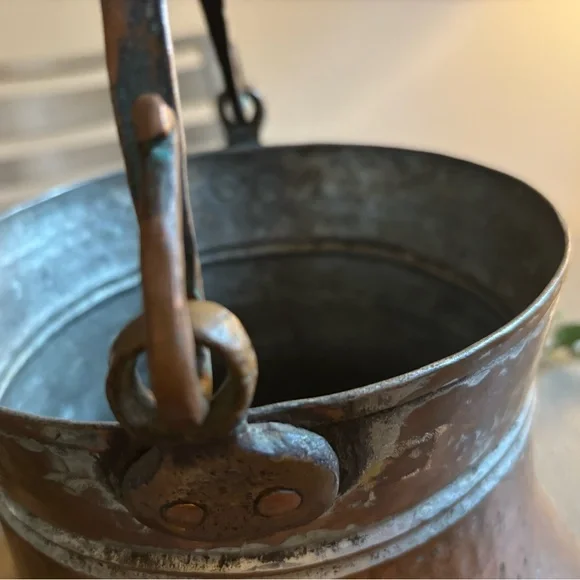 Beautiful Vintage copper IMAX cauldron made in Turkey.